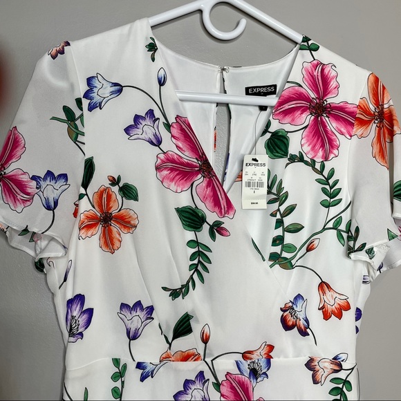 Express Floral Fit & Flare Short Sleeve Dress - Picture 4 of 8